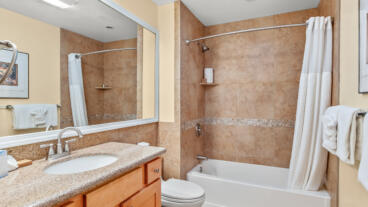 Kuleana206_Bathroom (2)